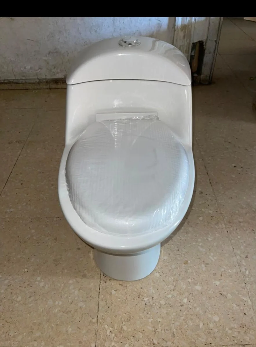 Taza de baño monolítica de las modernas, marca Aquí Plus