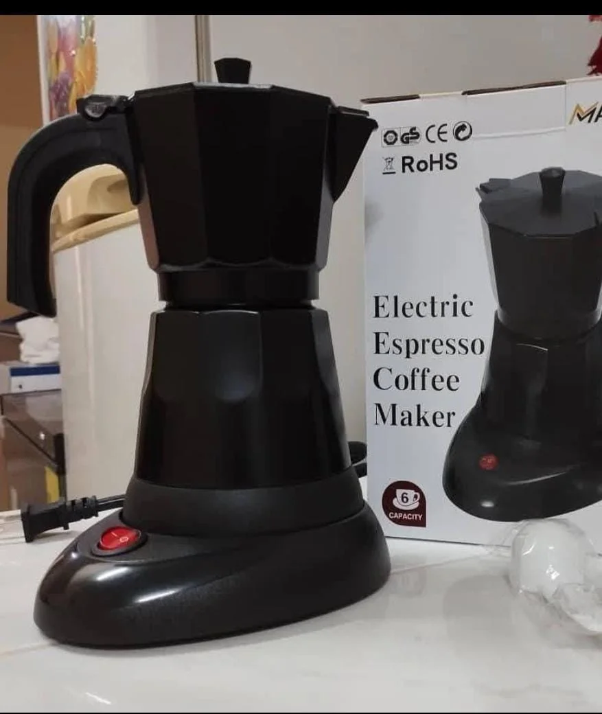 Cafetera electrica de 6 tazas, marca Rudenkov