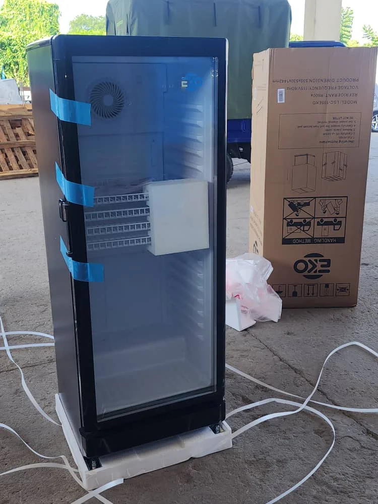 Exhibidora de 7 pies marca EKO — imagen 1